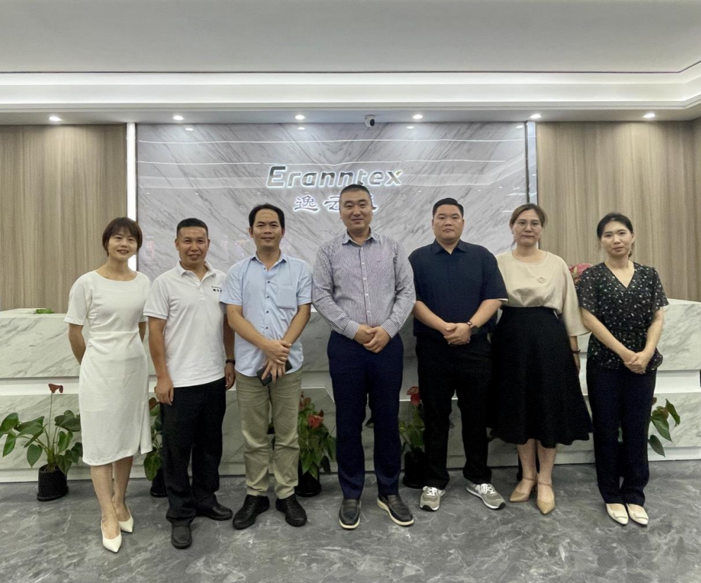 逸云天與韓國客戶合影
